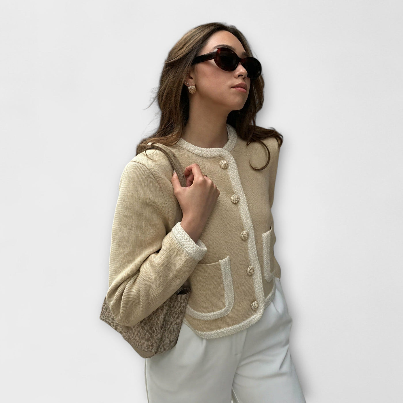 Elegant Cardigan with Stylish Pocket Accents
