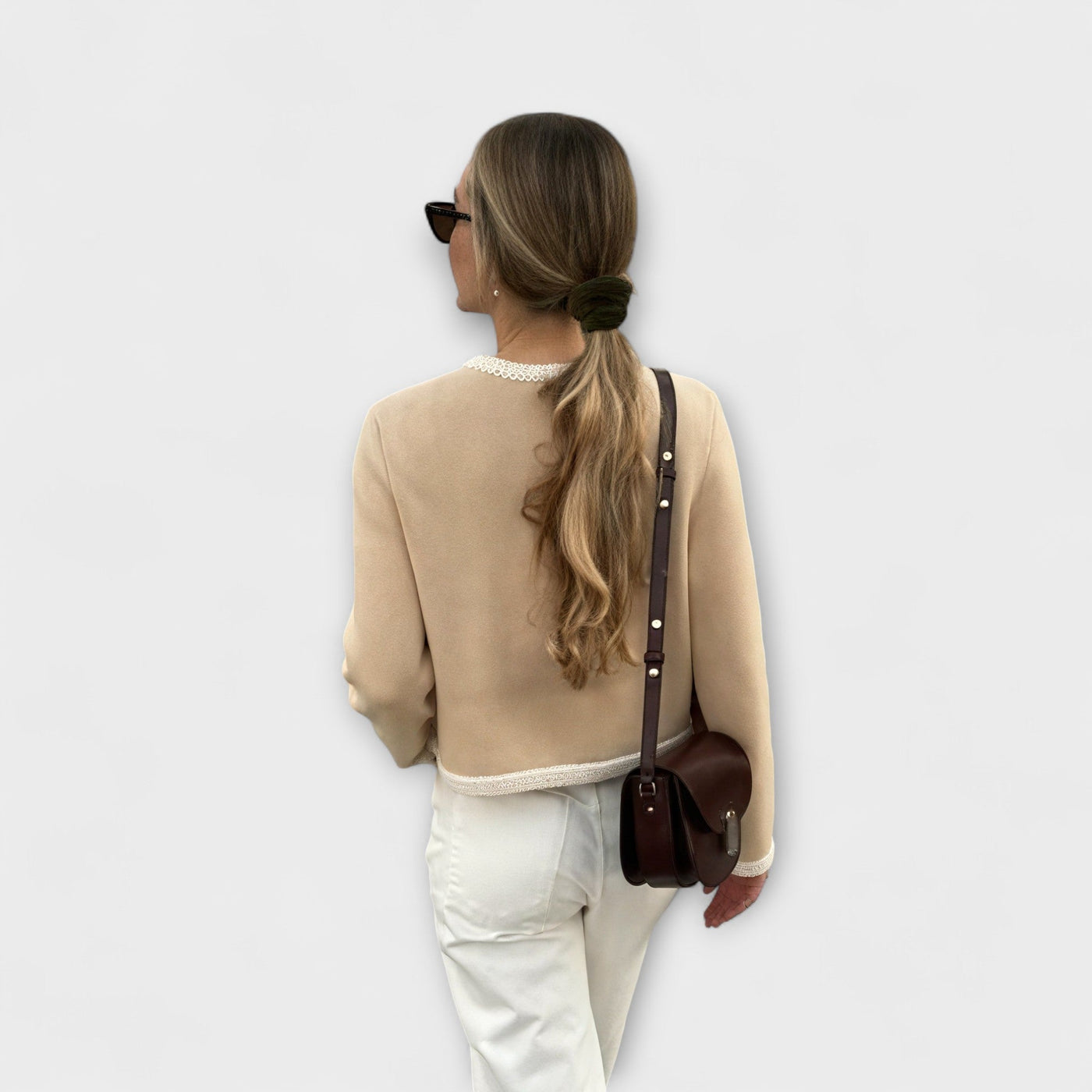 Elegant Cardigan with Stylish Pocket Accents