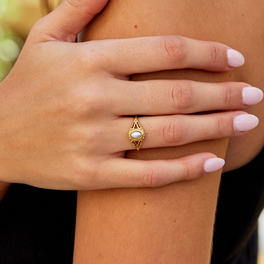 Classic Royal Pearl Vintage Ring