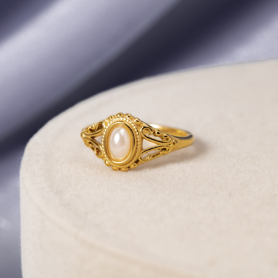 Classic Royal Pearl Vintage Ring